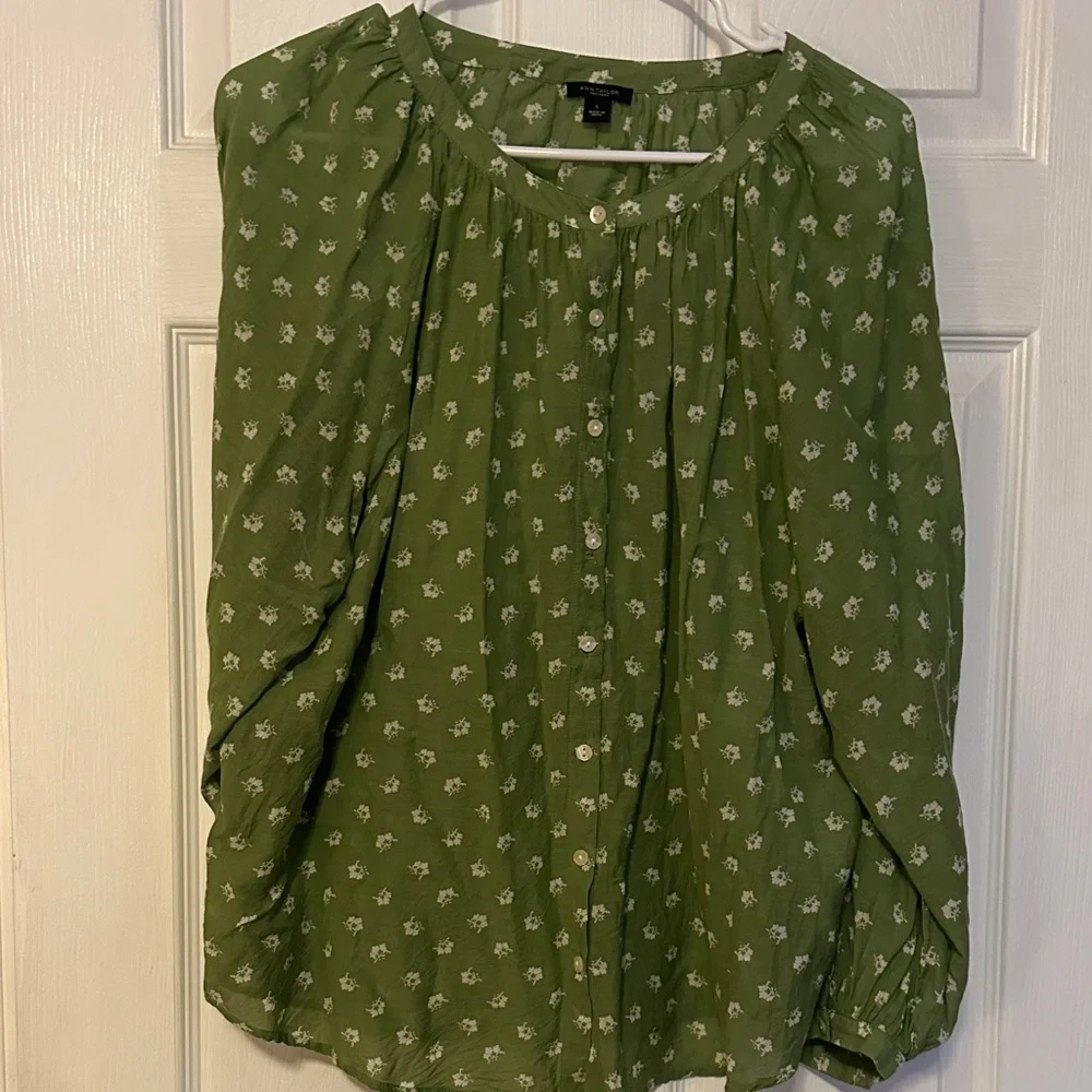 ANN TAYLOR FACTORY Green Floral Blouse - Picture 1 of 10